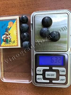Технічний виноград Голубок розмір та вага ягід фото